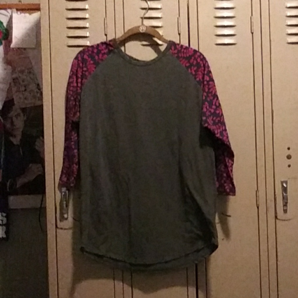 Mid sleeve shirt